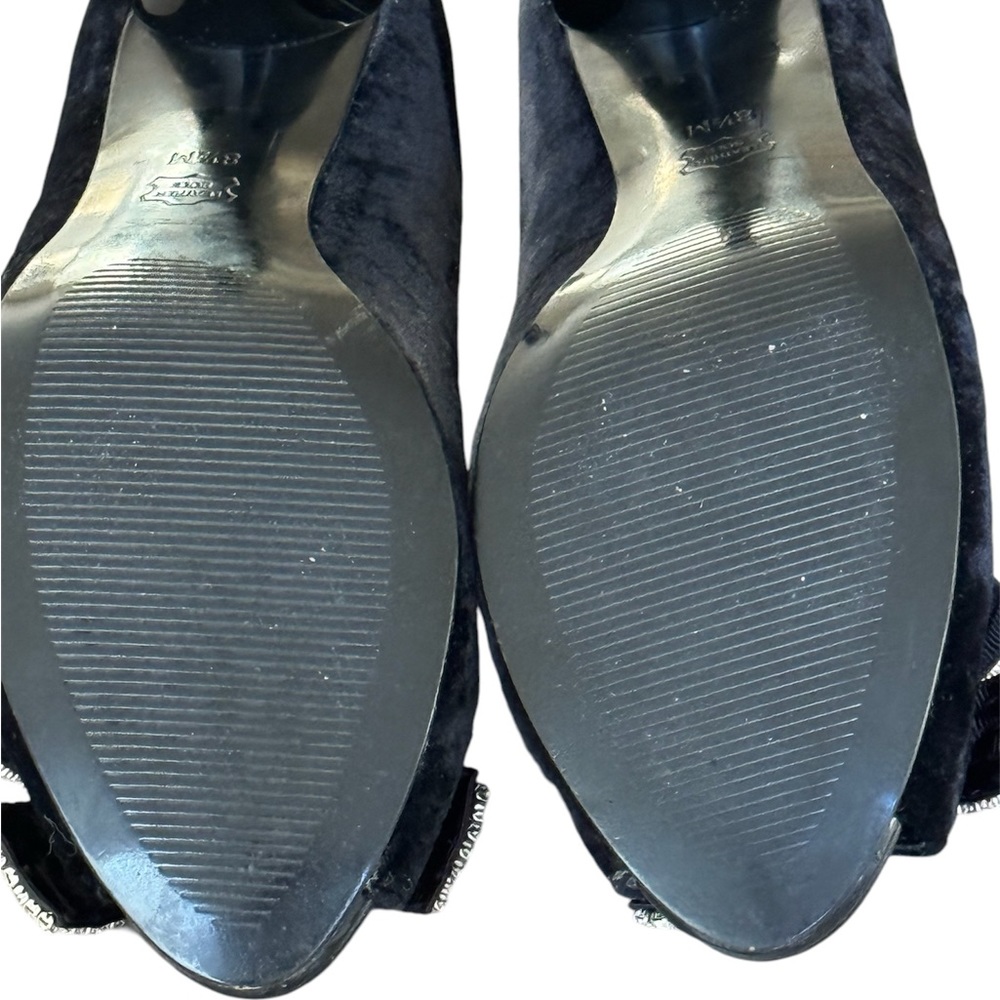 White House Black Market Crush Velvet High Heels - Picture 4 of 6